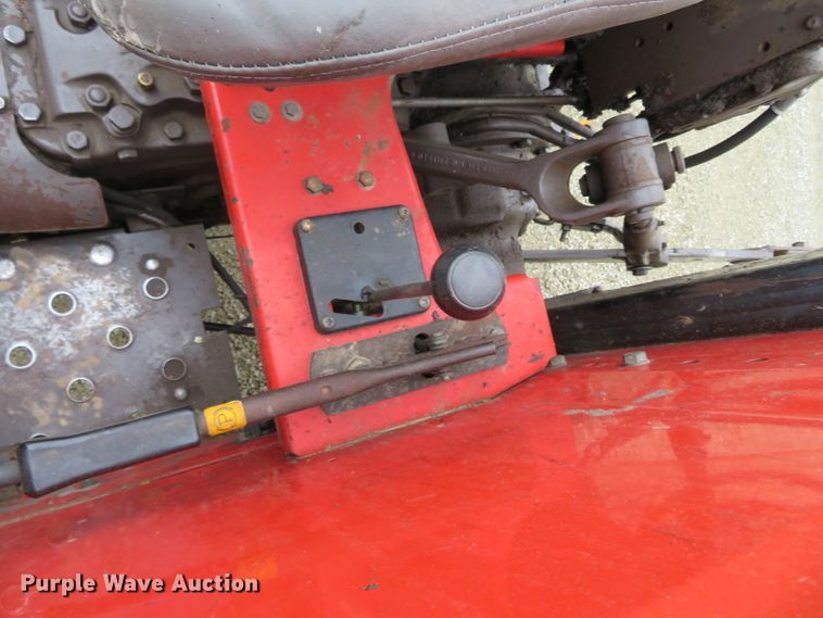 image for item DN7765 1995 Massey Ferguson 383  tractor