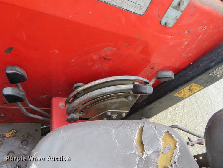 image for item DN7765 1995 Massey Ferguson 383  tractor