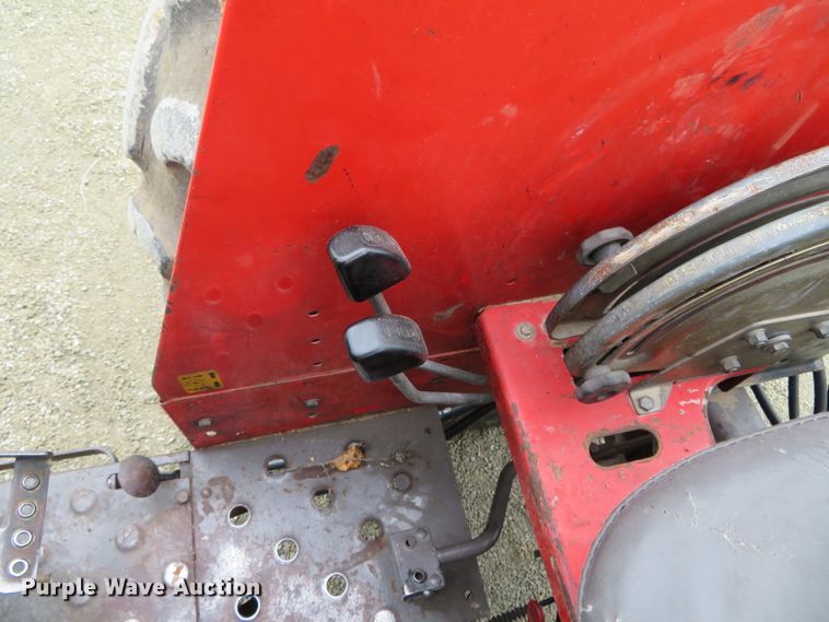 image for item DN7765 1995 Massey Ferguson 383  tractor