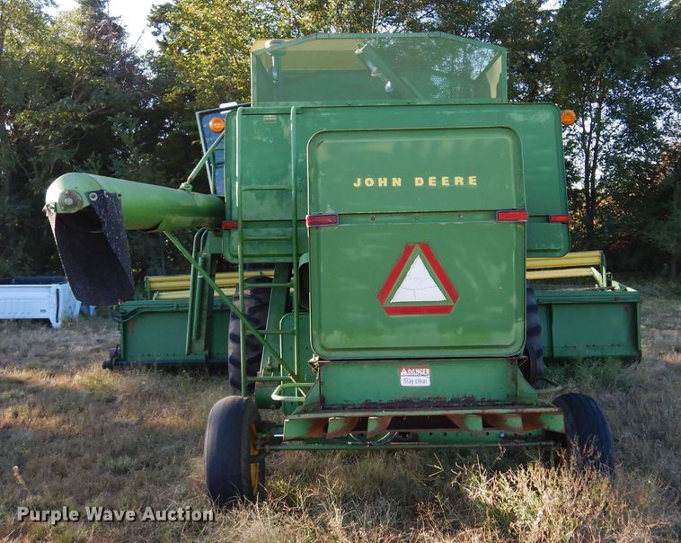 image for item DN8770 John Deere 4400  combine