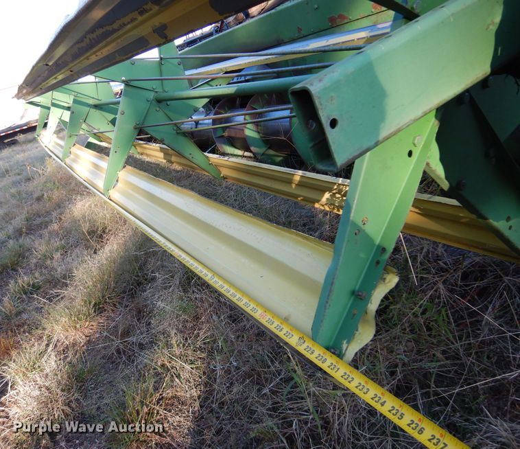 image for item DN8770 John Deere 4400  combine