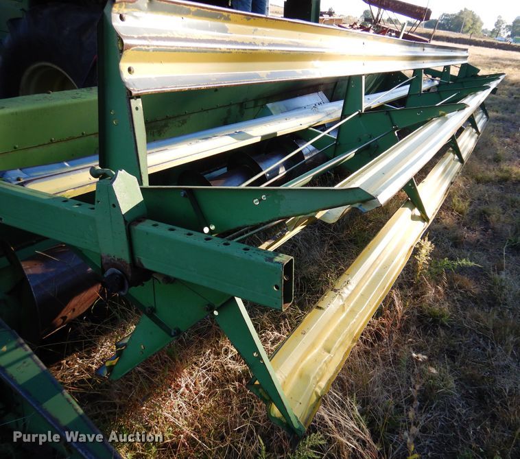 image for item DN8770 John Deere 4400  combine