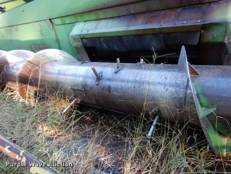 image for item DN8770 John Deere 4400  combine