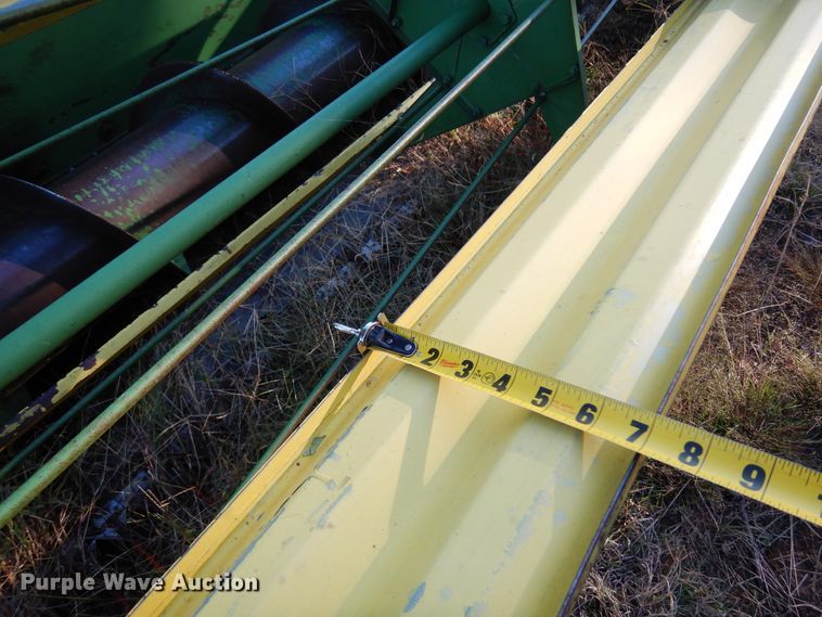 image for item DN8770 John Deere 4400  combine