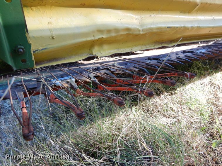 image for item DN8770 John Deere 4400  combine