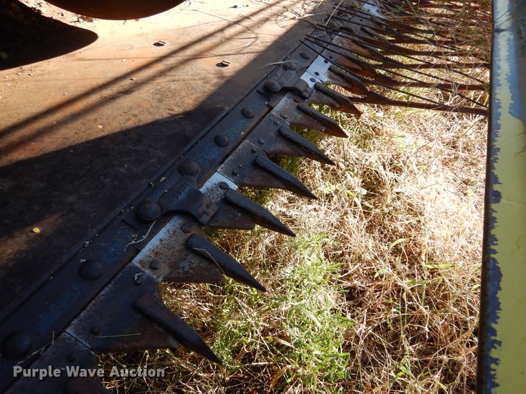 image for item DN8770 John Deere 4400  combine