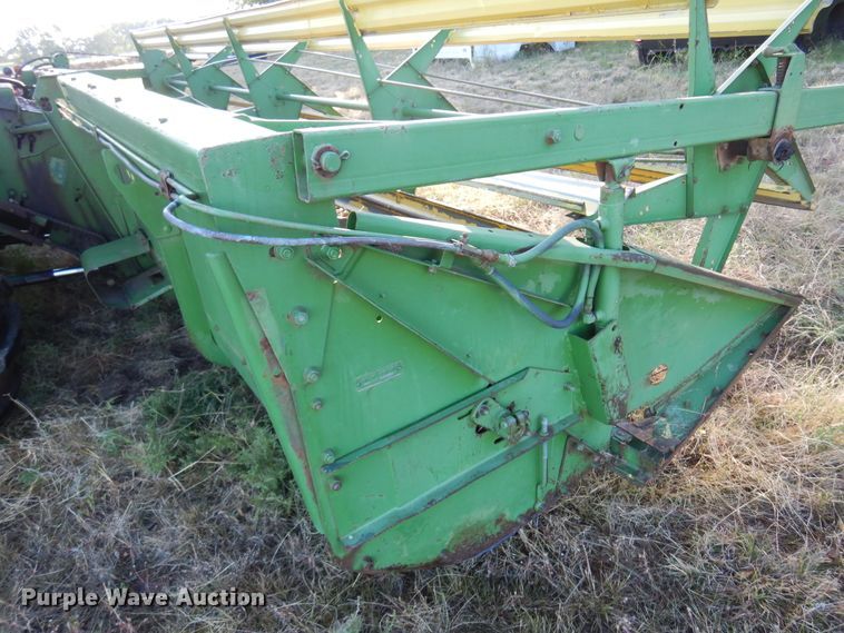 image for item DN8770 John Deere 4400  combine