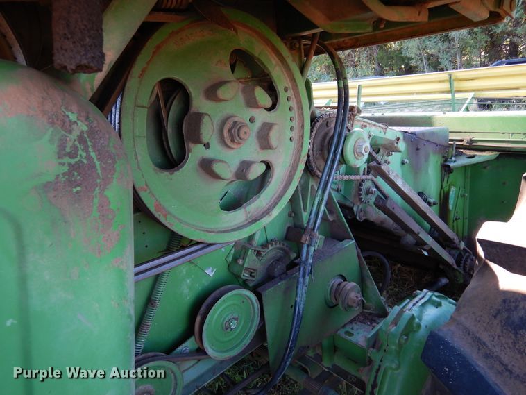 image for item DN8770 John Deere 4400  combine