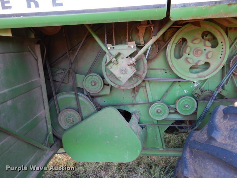 image for item DN8770 John Deere 4400  combine