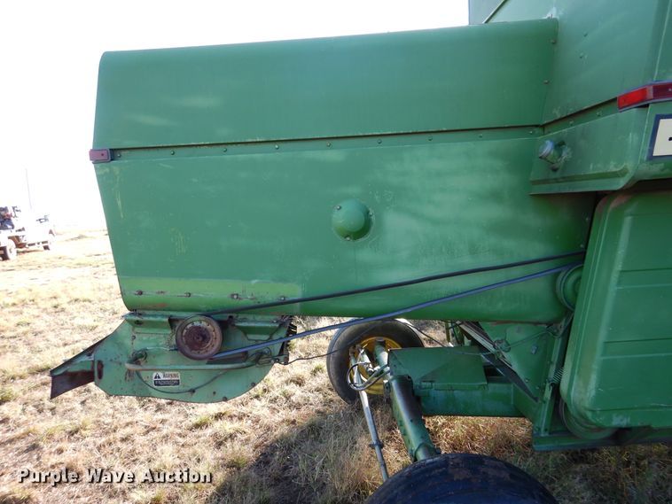 image for item DN8770 John Deere 4400  combine