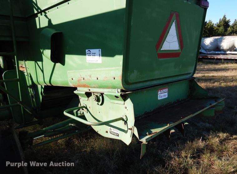 image for item DN8770 John Deere 4400  combine
