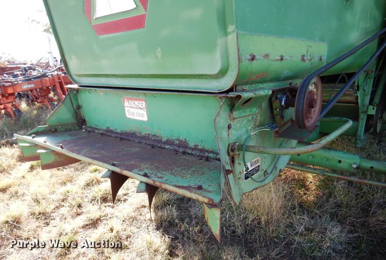 image for item DN8770 John Deere 4400  combine