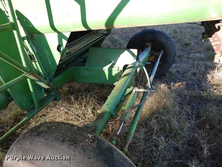image for item DN8770 John Deere 4400  combine