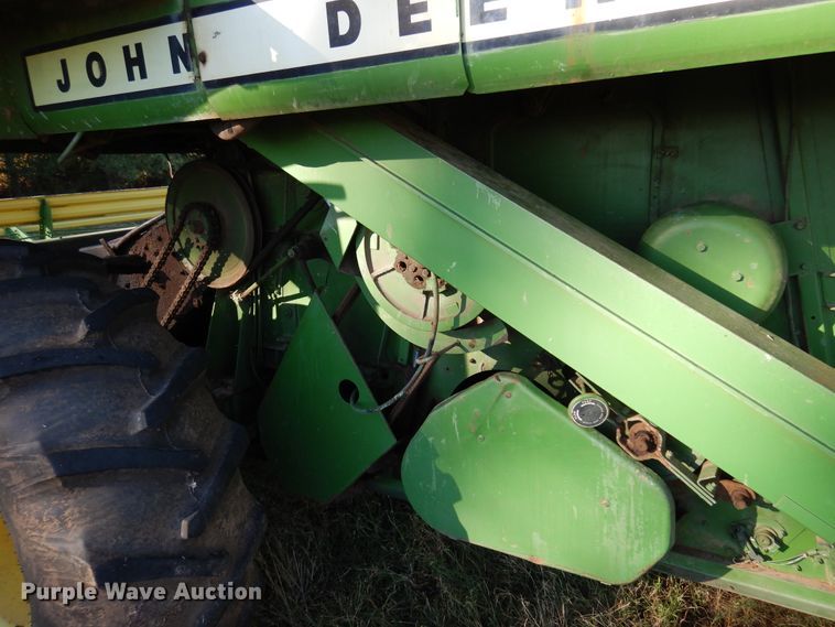 image for item DN8770 John Deere 4400  combine