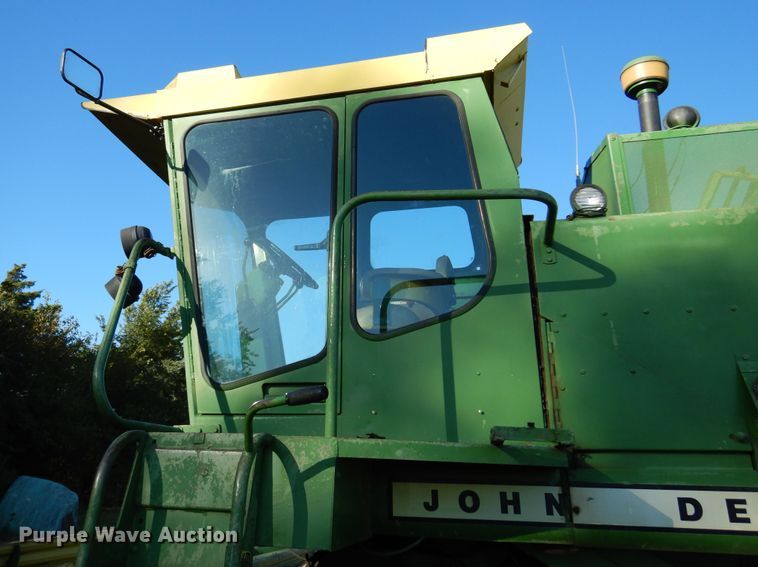 image for item DN8770 John Deere 4400  combine