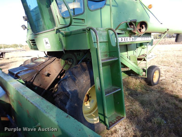 image for item DN8770 John Deere 4400  combine