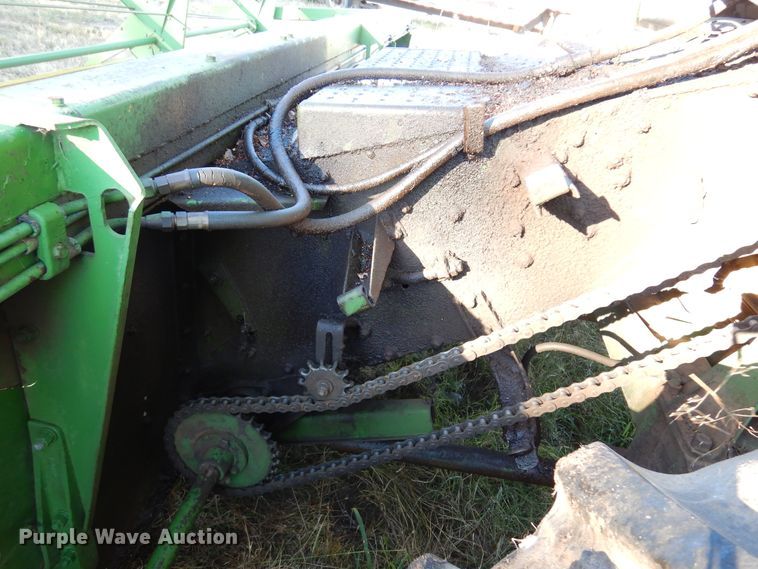 image for item DN8770 John Deere 4400  combine