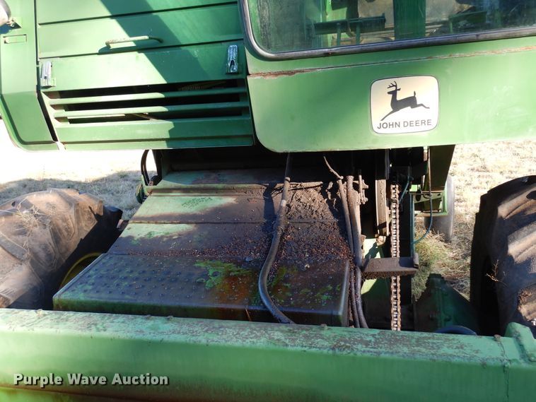 image for item DN8770 John Deere 4400  combine