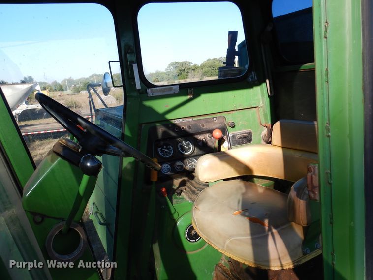 image for item DN8770 John Deere 4400  combine