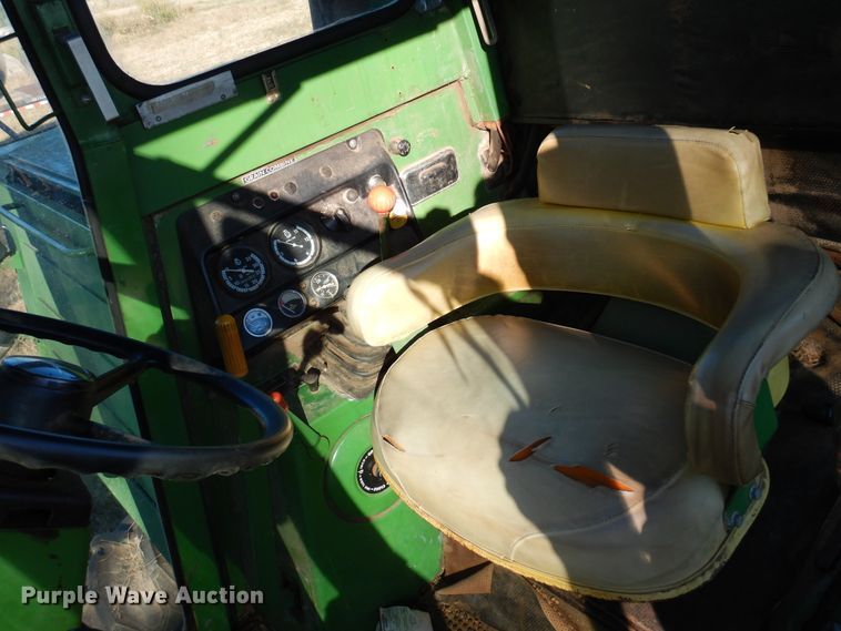 image for item DN8770 John Deere 4400  combine