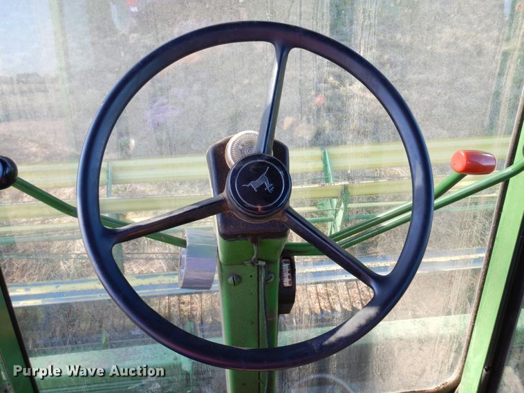 image for item DN8770 John Deere 4400  combine