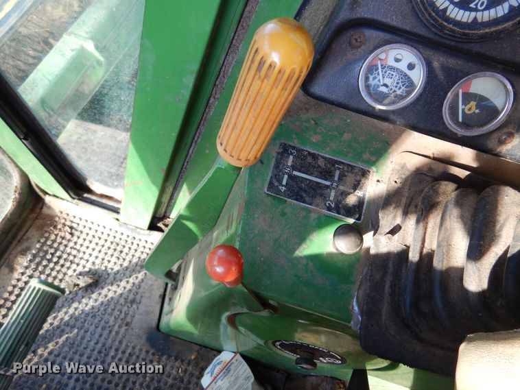 image for item DN8770 John Deere 4400  combine