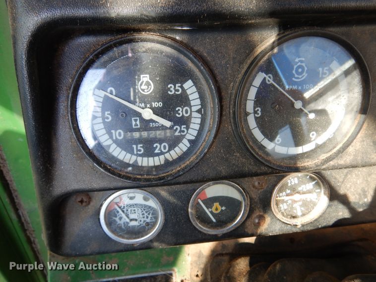 image for item DN8770 John Deere 4400  combine