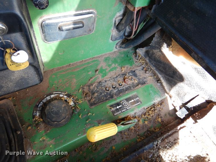 image for item DN8770 John Deere 4400  combine
