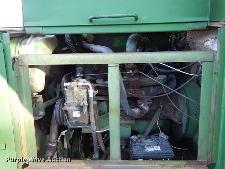 image for item DN8770 John Deere 4400  combine