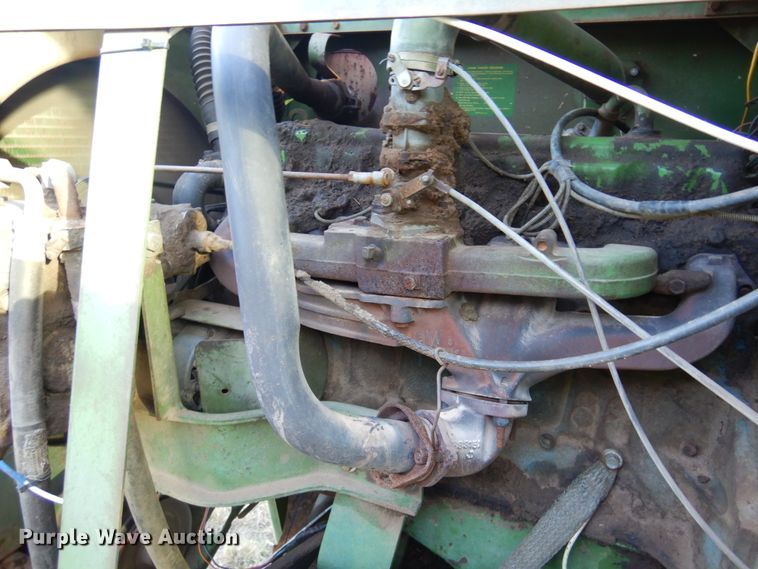 image for item DN8770 John Deere 4400  combine