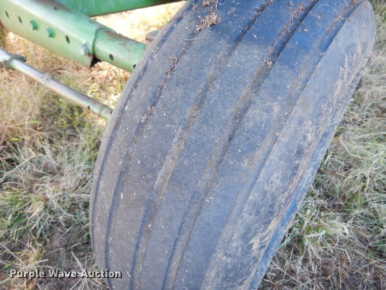 image for item DN8770 John Deere 4400  combine