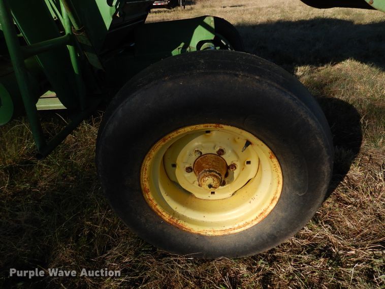 image for item DN8770 John Deere 4400  combine