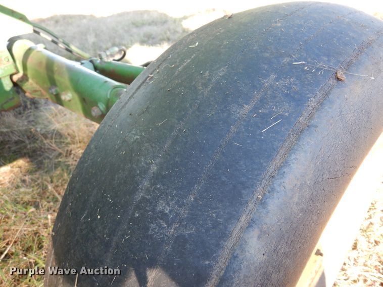 image for item DN8770 John Deere 4400  combine