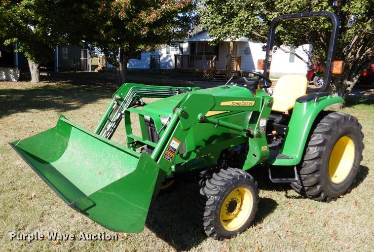 image for item DN8786 2010 John Deere 3038E  MFWD tractor