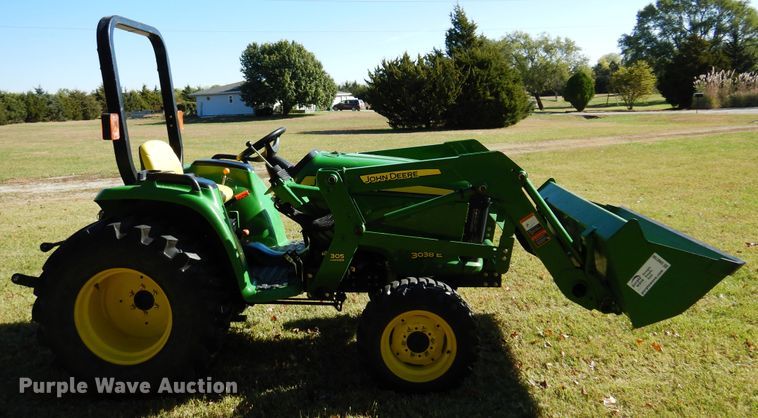 image for item DN8786 2010 John Deere 3038E  MFWD tractor