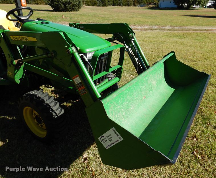 image for item DN8786 2010 John Deere 3038E  MFWD tractor