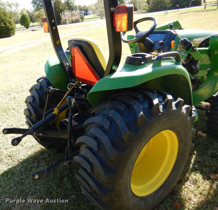 image for item DN8786 2010 John Deere 3038E  MFWD tractor