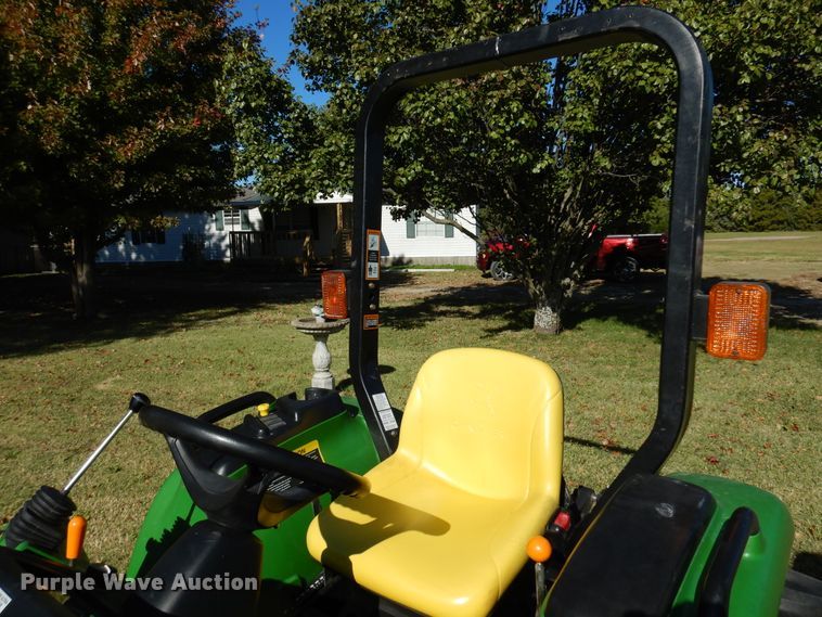 image for item DN8786 2010 John Deere 3038E  MFWD tractor