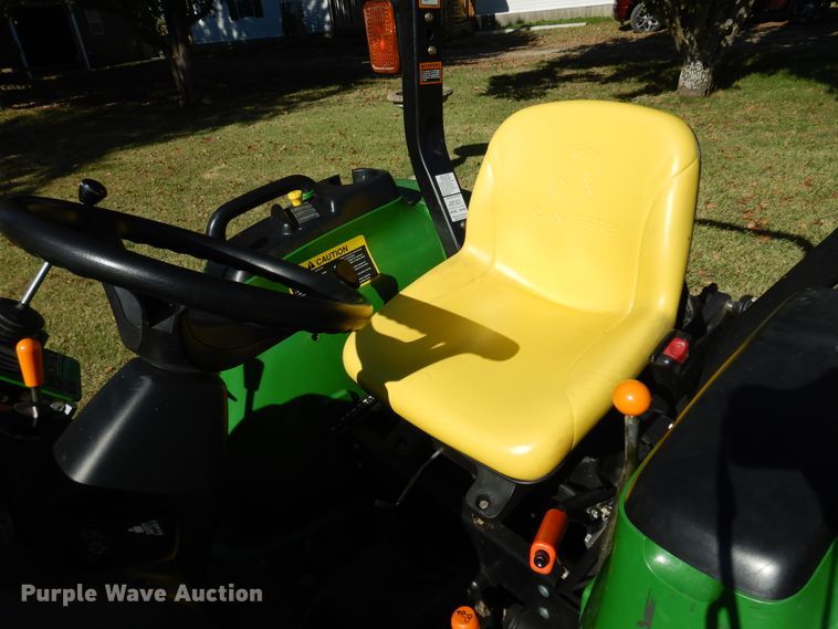 image for item DN8786 2010 John Deere 3038E  MFWD tractor