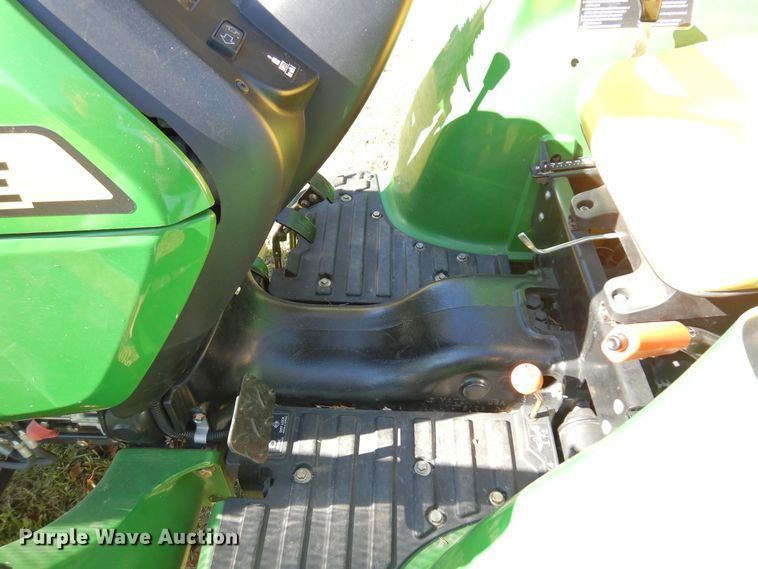 image for item DN8786 2010 John Deere 3038E  MFWD tractor