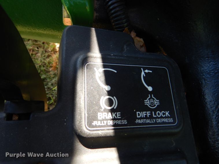 image for item DN8786 2010 John Deere 3038E  MFWD tractor