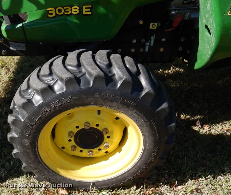 image for item DN8786 2010 John Deere 3038E  MFWD tractor