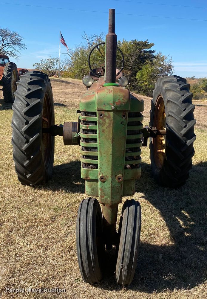 image for item EX9661 1941 John Deere B  tractor