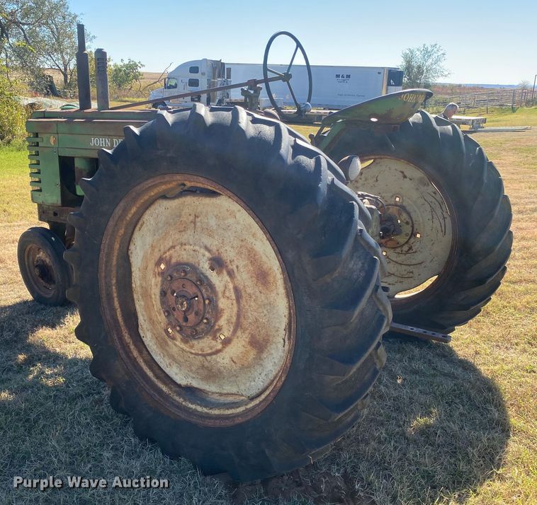 image for item EX9661 1941 John Deere B  tractor
