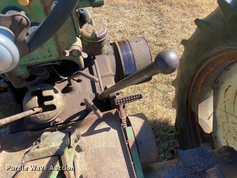 image for item EX9661 1941 John Deere B  tractor