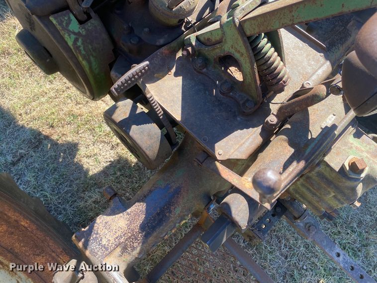 image for item EX9661 1941 John Deere B  tractor