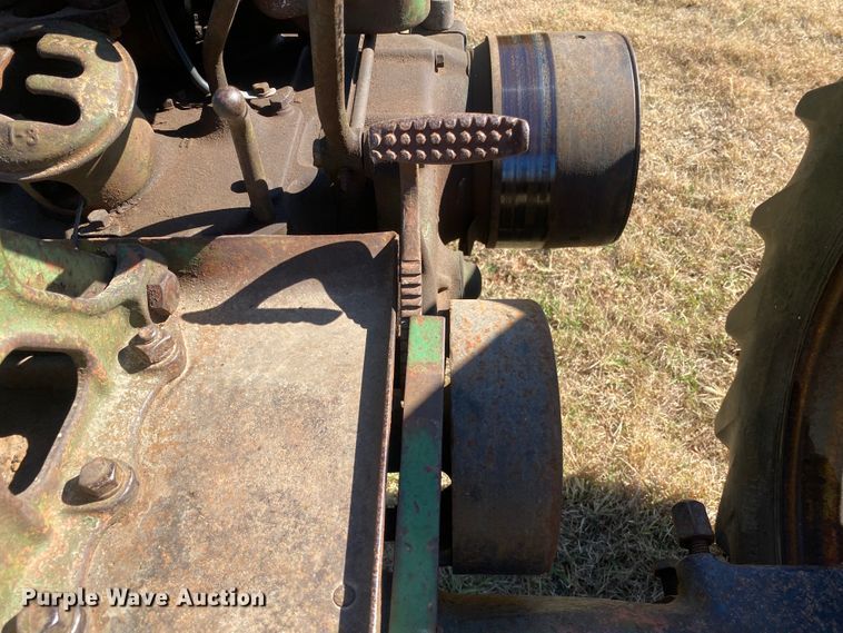 image for item EX9661 1941 John Deere B  tractor