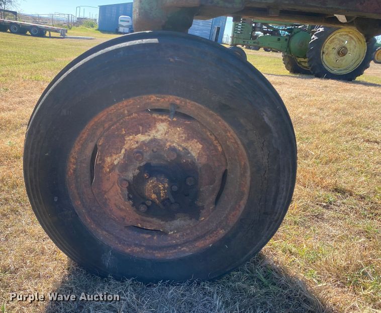 image for item EX9661 1941 John Deere B  tractor