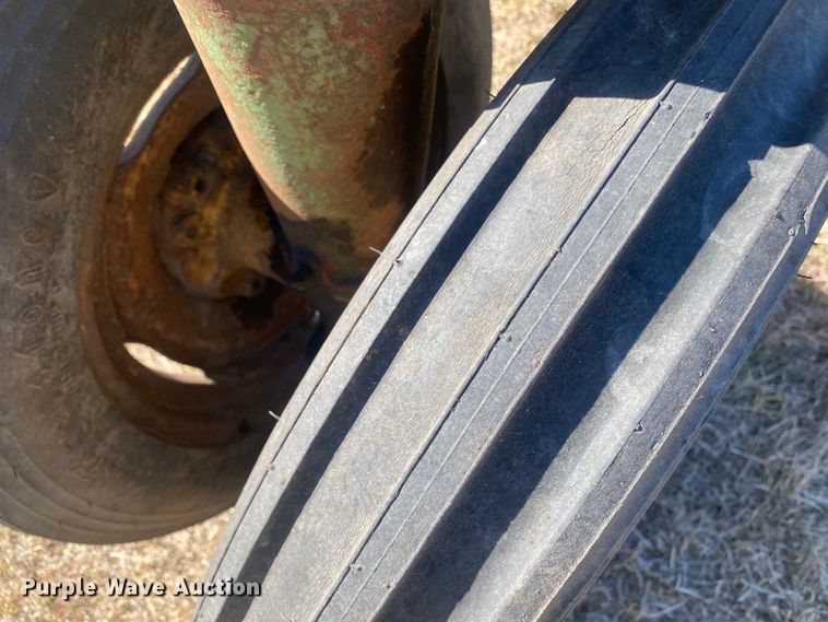 image for item EX9661 1941 John Deere B  tractor