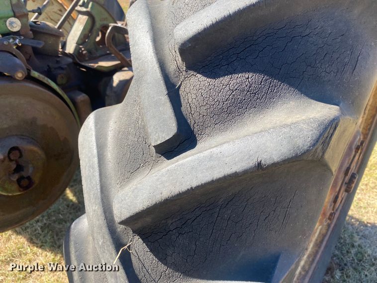 image for item EX9661 1941 John Deere B  tractor